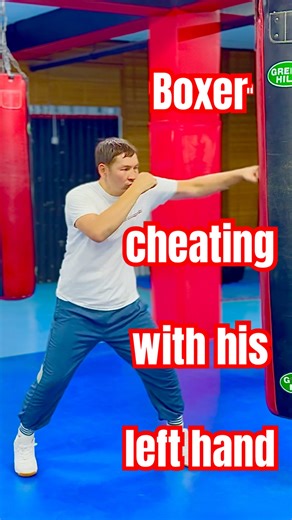Boxer cheating with his left hand #remix #boxing #boxeo #shorts #shortvideo