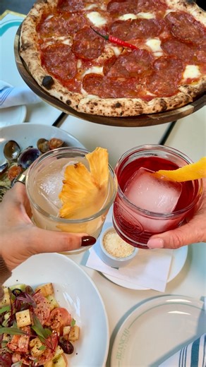 Say ciao to @bianchisandiego Restaurante at @bahiaresortsandiego, their newest restaurant that brings authentic Italian dining to the heart of Mission Bay. With Neapolitan-inspired wood-fired pizzas and handmade pastas plus favorite Italian appetizers and signature cocktails, every dish is crafted with care. Without leaving San Diego, transport yourself to Italy in this relaxed, beautiful bayside setting (with a glass of vino or cocktail in hand of course).🍷🍕🌊 Visit San Diego | San Diego Food