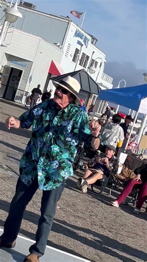 Beatles Back In The USSR Fishook Band Santa Cruz Wharf Twilight Concert 8/11/26 #fishhook #beatles