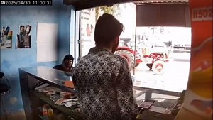 Robbers throw chilli powder in shopkeeper's eyes 'to steal cash'