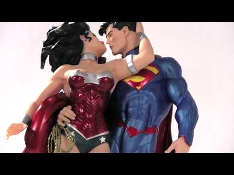 Superman Wonder Woman Kiss final
