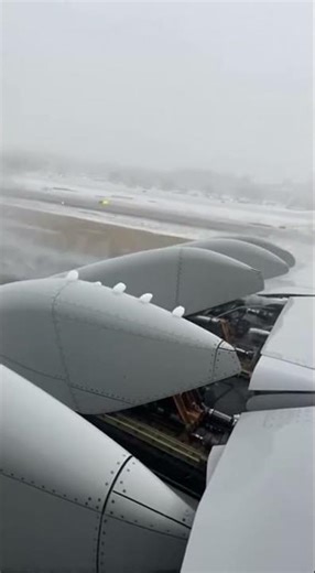 Hail & Snow Extreme Crosswind Approach Boeing 787 Flap Housing Macro