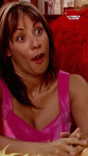 Distrito Comedia on Instagram: "¿De dónde saca eso? 🤣 #FamiliaPLuche #LaFamiliaPLuche #EugenioDerbez #DistritoComedia"