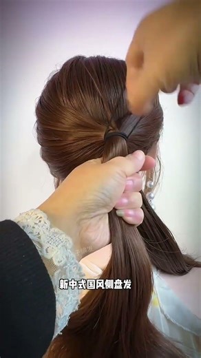 New Chinese-style side updo for the Spring Festival. If you want to wear a new