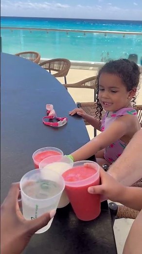 SAVE this all inclusive resort if you have kids! 📍The Hard Rock Hotel Cancun is a beachfront