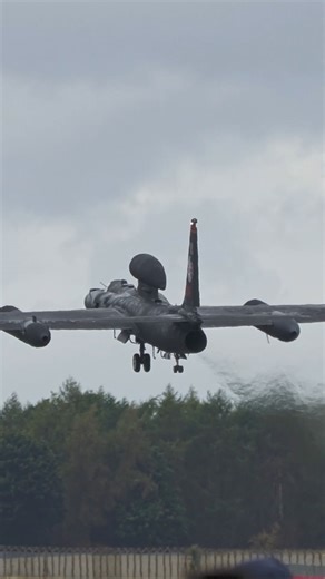 New year, go around! Check out this Dragon Lady perform a missed approach at RIAT 2025 🐉🇺🇸 Follow me for many daily aviation videos filmed solely by me #aviationreels #riat #dragonlady #u2 | Turn 'n' Burn