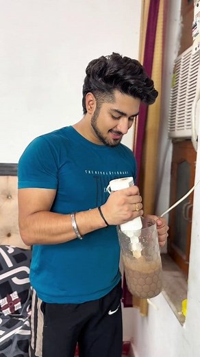 Vlog 21 - Light ne kaam khrab kar diya.🙄 . Oreo Shake 🍪🥤 . Ingredients: • 6 Oreo biscuits • 2 scoops chocolate ice cream • 2 tbsp sugar (optional, adjust to taste) • 1½ cups chilled milk For Garnishing: • 1 scoop ice cream • 1 full Oreo biscuit • Crushed Oreo biscuits • Choco chips • Hershey’s chocolate syrup Method: 1. In a blender, add Oreo biscuits, chocolate ice cream, sugar, and milk. 2. Blend until smooth and frothy. 3. Drizzle Hershey’s syrup inside the glass. 4. Pour the shake into th