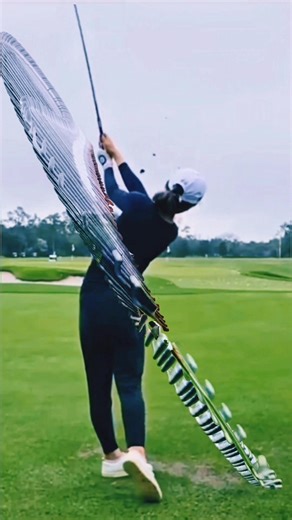 Lydia Ko’s glove-under-the-armpit drill is a masterclass in maintaining connection between the arms and body through the swing. It keeps her arms moving in sync with her torso — no separation, no wasted motion, just pure rhythm and control. In slow motion, you can see how her right arm stays close, her rotation drives the motion, and her tempo never breaks. That’s the secret to her consistent ball striking — quiet hands, active body, and perfect timing. 🎯 Stay connected, stay consistent — that’
