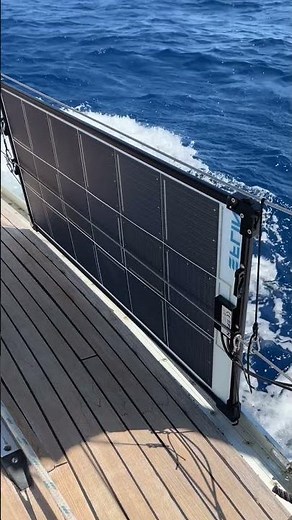 Solar for the Railing - Set up in just 2 minutes! 🔋 #boatlife #solarsystem #solarenergy