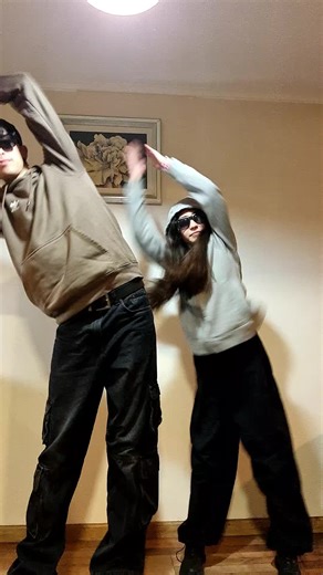 Clap Dance Trend with Brothers