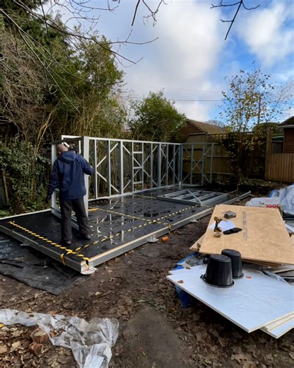 How the frame of a building is made from start to finish 😲🛠️ | UNILAD Tech