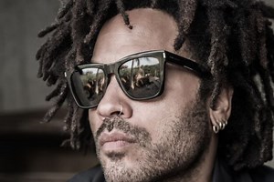 Il programma di allenamento di Lenny Kravitz: 4 esercizi per rimanere in forma smagliante | TuoBenessere.it