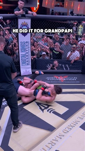 The Best In Live MMA - Muay Thai - Kickboxing on Instagram: "Banana Split or Spladle? •••••••••••• You have to really trust your Jiu Jitsu to go for a move like this. As time expired in @johann.69kg had one last trick up his sleeve to put the ! on his title defense. Follow For More MMA Highlights #mma #combatnight #floridamma #fighter"