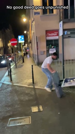 That sign had beef 😂