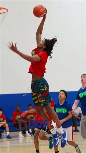 This 8th Grader Dunks Everything!