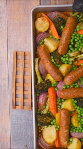 This Vegan Sheet Pan Sausage Dinner is pretty basic but it's ohhhhhh so good 🤤 It's my comfort food weakness right now! GRAB THE RECIPE 👉 https://avirtualvegan.com/vegan-sheet-pan-sausage-dinner/ | A Virtual Vegan