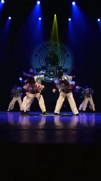 Check out this snippet showcasing the 2nd place winners from the Minis category of the Crew Competition: Big Base - Dansschool Fuse @dansschoolfuse Watch the full video on YouTube—link in bio! 🎥 Filmed by the amazing @HRN Entertainment #breakaleg #hiphop #dance #amsterdam #choreo #dancebattle #meervaart #dans #dancekids