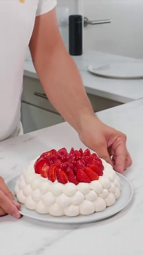 🍓 Ma Pavlova aux Fruits Rouges. La recette en commentaire👇 #ateliersdeludo #pavlova #meringue | Les Ateliers de Ludo - LMP 7