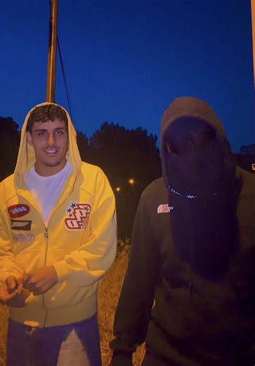 20 ans d'amitié x @𝘽𝙡𝙖𝙘𝙠𝙈𝙖𝙨𝙠 On fera plus de vidéos comme ça mais c'est important de te rappeler que sans toi je serai pas ce que je suis aujourd'hui. T'es mon frère de cœur et le soutien que tu m'as apporté me marque au point de l'afficher sur tiktok, chose que je ne ferais jamais de base. La ou tout le monde te juge en fonction de tes actions je voulais montrer au monde que c'est pas ça qui te définît parce que moi je sais qui est l'humain en dessous. Allez on arrête de s*cer maintena