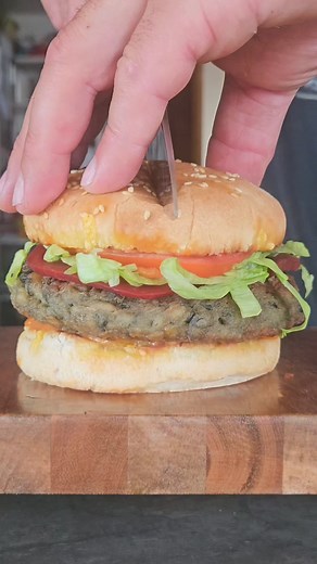 The real Kiwiburger #Paua If you haven't had a Paua burger before than this you gotta try! Love respecting my catch by making a decemt meal and this one gets me everytime👌 If you're a bit fussy and don't like some of the fillings just don't put em in there 🤣 | Kai Down Under