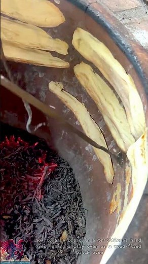 How to bake bread in a manual clay oven #shorts