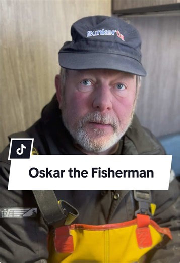 God søndag kveld med Oskar. En rolig stund og gode historier ved Varangerfjorden før en ny uke begynner. #Oskar #SøndagKveld #GodSøndag #Varangerfjorden #Finnmark