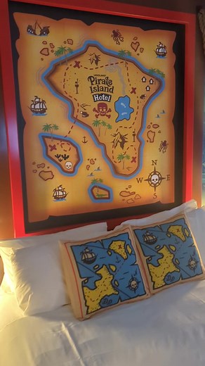 Exploring the Pirates Room at LEGOLAND Florida Hotel