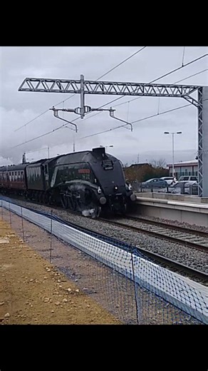 My first and last sighting 😔 West Coast Railways LNER Class A4 Pacific No.60009 (No.4488) 'Union of South Africa' storms through Wellingborough railway station with The Railway Touring Company "The Yorkshireman" charter from Ealing Broadway to York. Little did we all know that this would be the last time we would see this locomotive run a charter. She suffered a cracked boiler tube at East Lancashire Railway in October 2021 and has been placed on static display at John Cameron's Farming and Rai