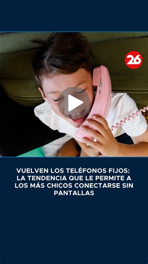 📞 VUELVEN LOS TELÉFONOS FIJOS ➡️ Una startup de Seattle lanzó un teléfono con cable para niños que está revolucionando la manera de comunicarse sin pantallas ni redes sociales. 🇺🇸 Funciona con Internet, tiene un código único de 5 dígitos (no número tradicional) y solo pueden hablar con amigos que tengan el mismo servicio. Además, los padres controlan su uso desde una app. #Tecnología #Niños #Canal26 | Canal 26