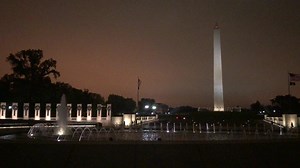 Download World War II Monument and Washington Monument at Night 4K