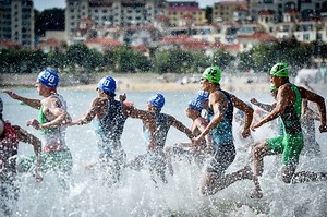 Stacks of racing happening this weekend, take a look back at highlights from the Elite Men's World Cup race in Weihai! 🇨🇳🔥 Playback the race on-demand at TriathlonLive.tv | World Triathlon