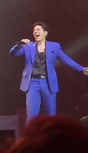 605K views · 16K reactions | WHAT A VOCAL RANGE  Stell continues to own the stage as he belts out "All by Myself" during the "Hitman David Foster and Friends Asia Tour" at the Araneta Coliseum on Tuesday. (Video by Booboo Atayde/The Philippine STAR) | Philippine Star | Facebook