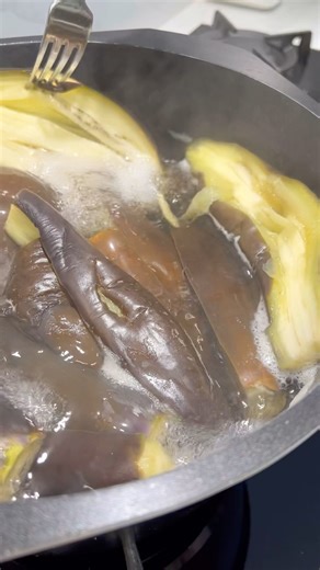 662K views · 41K reactions |  NONNA’s Melanzane Fritters  Makes:...