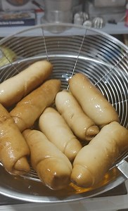 Fried Spanish bread Ricepe For filling ✅ 1 Cup 3rd class flour 3/4 cup brown sugar 2 tbsp powdered Milk 1 tsp vanilla 1/4 cup margarine 30 ml water For dough ✅ 500g All purpose flour 1/2 tbsp yeast 1 tsp bread emprover (optional) 1tsp iodized salt 1/2 cup brown sugar 1/2 tbsp vanilla extract 1 cup evaporated milk 1/3 cup shortening Oil for frying Bread powder for coating Thank you for watching Happy baking #indayjonnatinapay #pangnegosyorecipe #spanishbreadrecipe | Inday Jonna Tinapay