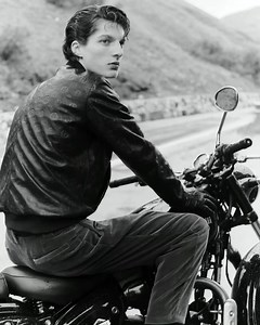 16K views · 41 reactions | Giorgio Armani 2021秋冬男女裝系列時裝展一如既往的在由 #安藤忠雄...