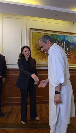 Here is the rest of the video 🚨U.S. Ambassador Natalie Baker meets with Pakistan's Interior Minister Mohsin Naqvi (in Islamabad) to discuss Middle East stability and ensure security for upcoming high-level talks ⚠️May be aura farming a bit, but she still has so much aura 😅