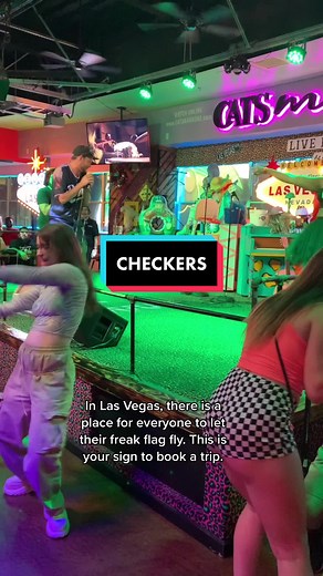 Have you been to Cat’s Meow? #catsmeow #lasvegas #vegas #vegasstarfish #vacation #travel #karaoke #fremontstreetexperience