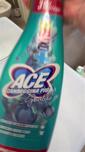 Pulizia del bagno con candeggina delicata