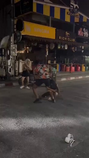 These lady boys cant fight so they resort to weapons. A brick to the back of the head. Thats atemp murder.