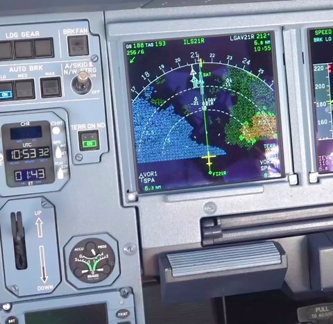 Airbus A321 landing at Athens | Just Planes