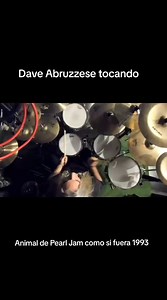 Dave Abbruzzese subió a su Facebook un video tocando “Animal”, del álbum Vs. de Pearl Jam (1993). Mientras la banda aún no anuncia al sucesor de Matt Cameron, es un verdadero lujo ver a Dave revisitar esta composición y demostrar que todavía tiene todo su talento intacto. Dave Abbruzzese posted a video on his Facebook playing “Animal” from Pearl Jam’s 1993 album Vs. While the band has not announced Matt Cameron’s replacement, it’s a real treat to see Dave revisit this song and prove he’s still g