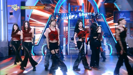 [Music Bank] - ITZY🎶 Get ready to be captivated by ITZY ’s “TUNNEL VISION” performance!!💞 📌For more videos on Music Bank, head to our YouTube channel! (https://www.youtube.com/@kbsworldtv) #ITZY #イッジ #있지 #TUNNEL_VISION #MusicBank #KBSWORLDTV KBS 251114 방송 | KBS WORLD
