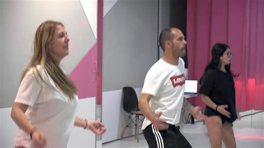 Llegó el último día de este curso intenso, en el que hemos vivido un montón de momentos que quedarán en el recuerdo. 🥹🥹🥹 En este año ha habido muy buenos momentos 🎉 y no tan buenos (con las inundaciones de invierno 😢), pero sin duda nos quedamos con vuestras sonrisas disfrutando de lo que hacemos.🥰 Cada curso que acaba, es un cierre de etapa. Alumnos que no volverán y profes que no estarán en el próximo curso y que echáremos de menos 😞 Nos quedamos con que los cambios siempre son en posit