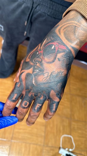 Lue | Hand Tat (I don’t recommend 😂) #Handtattoo #HoustonTattooArtist #BlackTattooArtist #Blackhoustonartist #TattoosbyLue | Instagram