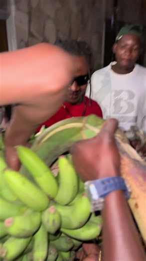 Surprising Fik Fameica with Birthday Gifts