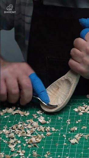 ASMR wood carving – a symphony of soothing sounds and mesmerizing motions in woodworking 🎶