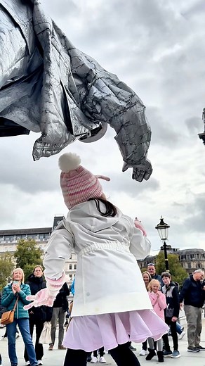 Trying my best to bring a smile on my audience regardless of their age.🤗❤️ #valentinethestatue #silvermanstatueofficial | Valentine Ursu