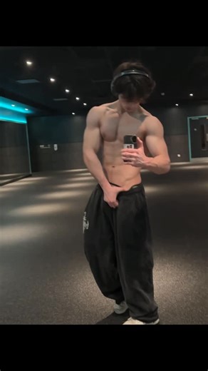 Cal 𖤐 on Instagram: "“Acne” ur js low test bro code cal @breathedivinity #aesthetic #gym #gymmotivation #06 #reels"