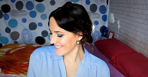 Recogido bajo con nudo para cabello rizado paso a paso