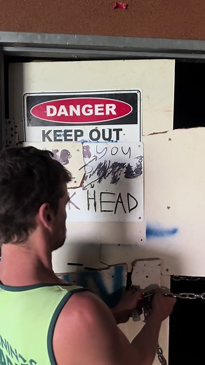 Funny Signs and Head Movements in Zac's Adventures